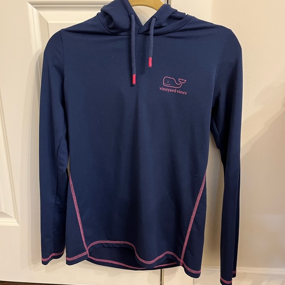Vineyard Vines Tops - Small Vineyard Vines performance hoodie. Navy blue, pink. Small back pocket.